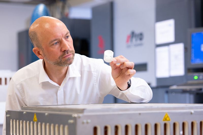 „Die Herausforderung bestand darin, für die Lastenradkomponenten von Maniac & Sane die richtige Technologie und das richtige Material zu finden“, verrät Markus Albrecht, Bereichsleiter Additive Fertigung bei Kegelmann Technik GmbH. (Bild: Evonik Industries AG)