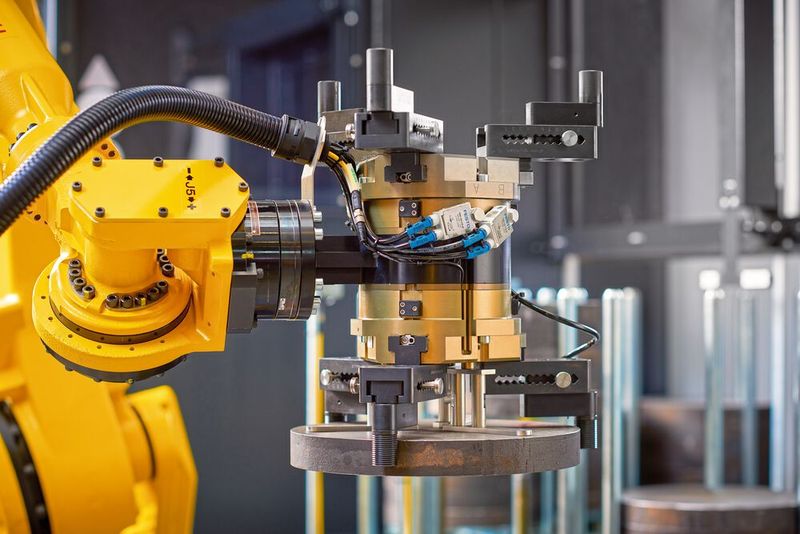 Der Einsatz von leicht bedienbaren Robotern ermöglicht es den Unternehmen, ihre in die Billiglohnländer aufgebaute Fertigung wieder nach Deutschland zurückzuholen. (Bild: Halter)
