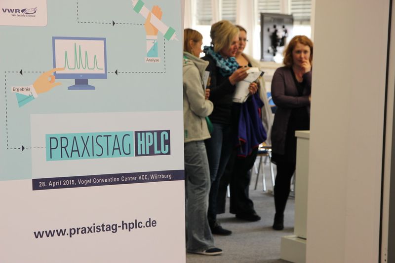 Teilnehmer informierten sich über die verschiedensten Aspekte der Flüssigchromatographie. (Bild: LABORPRAXIS)