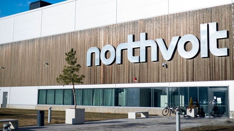 Northvolt gehörte zu den ambitionierten Versuchen, eine Zellproduktion in Europa zu etablieren. Aktuell will ein amerikanisches Unternehmen den insolventen Batteriehersteller kaufen.(Bild:  Northvolt)