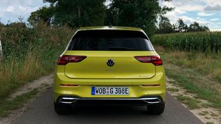 Vom Golf 8 gibt es bald drei Mild- und zwei Plug-in-Hybride. (Bild: Seyerlein/»kfz-betrieb«)