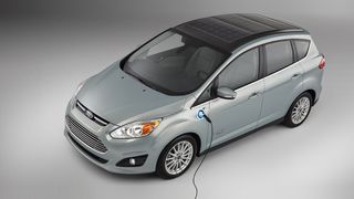 Strom für die Akkus des Ford C-Max Solar Energi Concept kommt entweder vom Solardach oder aus der Steckdose. (Bild: Ford)