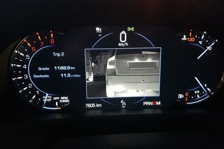 Mit Hilfe der „Night-Vision“ lassen sich Personen oder Tiere frühzeitig erkennen. (Bild: Schreiner/»kfz-betrieb«)