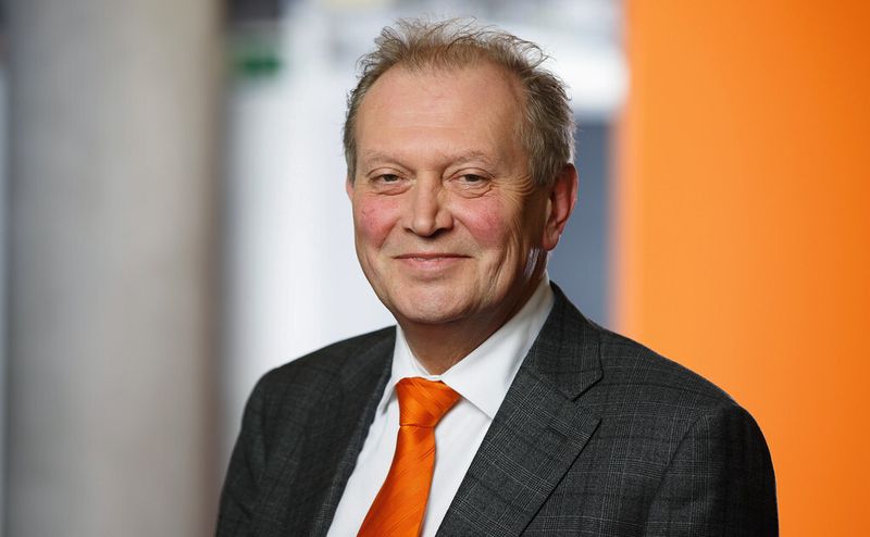 „Durch den Megatrend Industrie 4.0 werden komplett neue Bereiche in der Automobilproduktion automatisiert”, urteilt Peter Klüger, Market Segment Manager Automotive bei der Kuka Roboter GmbH. (Bild: Kuka Roboter)