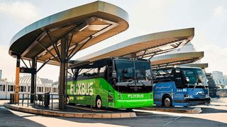 Zu Flix gehören seit einiger Zeit auch die bekannten Greyhound-Fernbusse in den USA. (Bild: Flix)