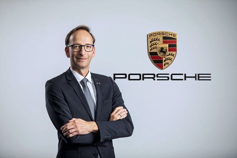 Holger Gerrmann, derzeit Finanzgeschäftsführer der Porsche Lizenz-und Handelsgesellschaft (PLH), übernimmt zum 16. September 2019 die Position des CEO von Porsche Korea. 
Vor seiner zweijährigen Tätigkeit bei der PLH war Gerrmann neun Jahre lang Finanzgeschäftsführer bei Porsche Cars Great Britain und Porsche Retail Group. Der Jurist hatte zudem bereits Positionen im Finanzbereich des Unternehmens inne und war Assistent des Vorstandsvorsitzenden bei Porsche. Sein Vorgänger, Michael Kirsch, übernimmt zum 1. August 2019 die Position des CEO von Porsche Japan.  (Porsche)