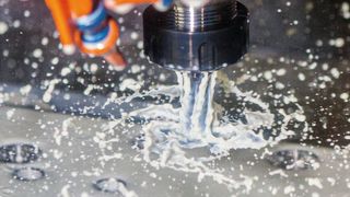 Chemische Werke Kluthe bietet mit der Produktserie Hakuform SE, wie es heißt, nun erstmals nachhaltige, wassermischbare Kühlschmierstoff (KSS), die nicht nur bei der Zerspanung an sich wertvolle Dienste leisten, sondern auch die Umwelt schonen. (Kluthe)