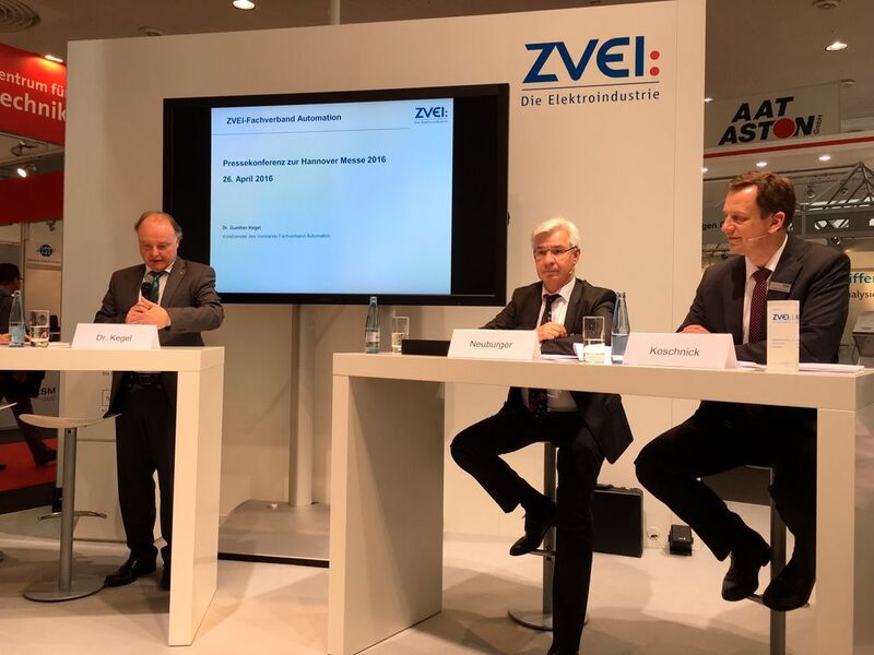 Dr. Gunther Kegel (Geschäftsführer Pepperl + Fuchs) und Stefan Neuburger (Geschäftsführer Krohne Messtechnik) bei der Präsentation der Ergebnisse 2015 der ZVEI-Mitgliedsfirmen. (Kielburger/PROCESS)
