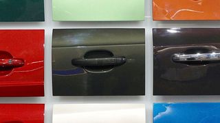 Automobiltürgriffe inklusive den dahinter befindlichen Schließmechanismen herzustellen ist der technische Fokus des 2016 im nordböhmischen Ostrov neu eröffneten Produktionswerks von Witte Automotive. Dafür würden in Ostrov 14 Wittmann-Battenfeld-Spritzgießzellen eingesetzt.  (Reinhard Bauer (Technokomm))