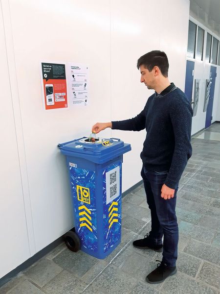 Le projet inter-écoles de la HES-SO Fribourg nommé PRSquare a testé des poubelles PET intelligentes pour inciter les consommateurs à être plus proactifs en matière de recyclage.  (Source : PICC)