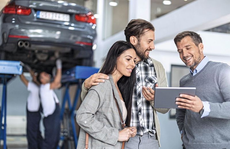 Kunden mit Werkstattersatzmobilität zufriedenstellen: Die WIESTgroup hat das Geschäft komplett ausgelagert, da es mit einer eigenen Flotte nur schwer wirtschaftlich zu gestalten ist.(Bild:  Getty Images/Skynesher)