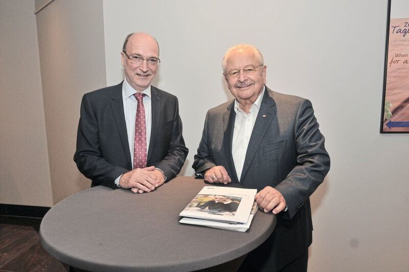 Auf oberste Ebene: (v.li.) Hermann Frohnhaus (Sprecher der Geschäftsführung BDK) und Jürgen Karpinski (ZDK-Präsident).  (Zietz / »kfz-betrieb)