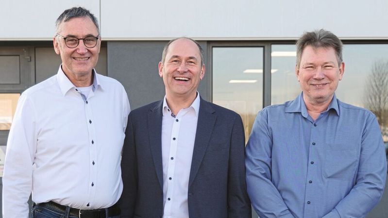 Von links nach rechts: Guido Artschwager (Firmengründer Artschwager + Kohl Software GmbH), Michael Frieß (Vorstandsvorsitzender HEITEC AG), Jürgen Kohl (bisheriger Geschäftsführer von Artschwager + Kohl Software GmbH) (Bild:  HEITEC / A+K)