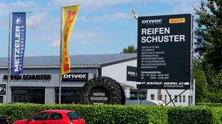 Seit 2008 ist das Unternehmen Reifen Schuster am heutigen Standort in Rommerskirchen. (Bild: Wenz – VCG)