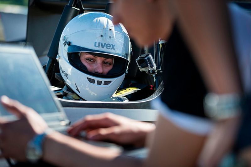 Der Elektro-Rennwagen „grimsel“ des Formula Student Teams der ETH Zürich hat den bisherigen Beschleunigungsweltrekord für Elektroautos gebrochen: In 1,513 s und innerhalb von weniger als 30 m beschleunigte das Fahrzeug von 0 auf 100 km/h. (Bild: ETH Zürich / Alessandro Della Bella)