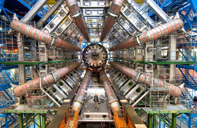 Anschließend sind Turbopumpen mit hoher Kompression für leichte Gase dafür verantwortlich, das Isolationsvakuum zu erzeugen. (Maximilien Brice, CERN)