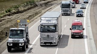 Im Juli wurden 11,9 Prozent weniger Nutzfahrzeuge in der EU neu zugelassen als ein Jahr zuvor. Im August betrug der Rückgang laut Acea 5,4 Prozent. (Foto: Daimler)