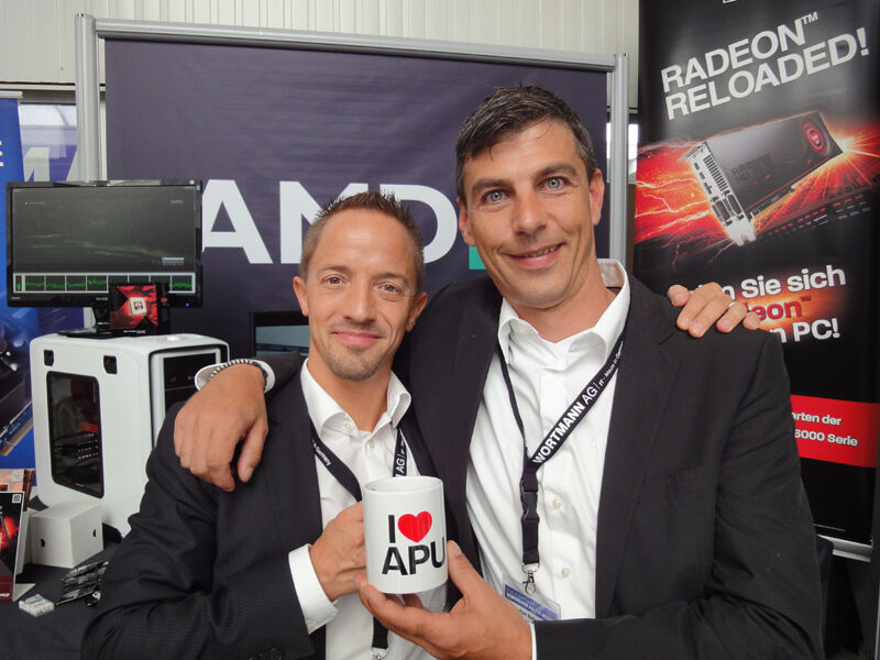 (v.l.) Sascha Bosen und Stefan-Marco Schubert, AMD love APU (Archiv: Vogel Business Media)
