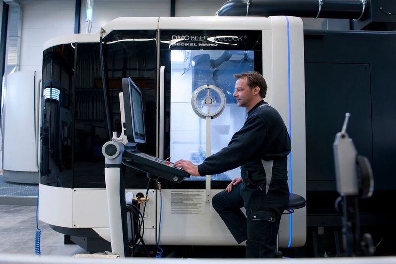 Auch ein Fräszentrum DMC 60U ist dabei. (Bild: Berghoff)