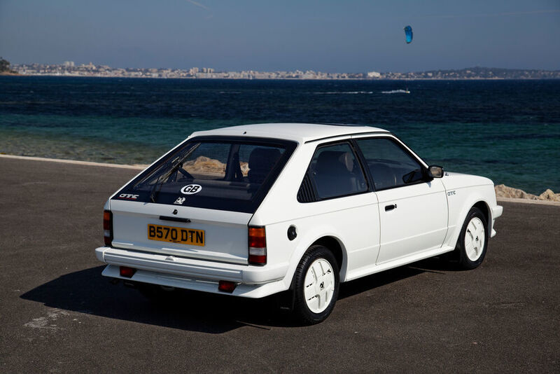 In England hieß der Kadett D Vauxhall Astra. (Opel)