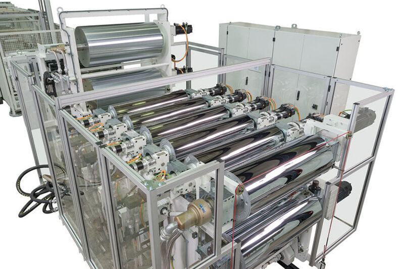 Vom bereits bestehenden Multi-Touch-Glättwerk des Kunststoffmaschinenbau-Spezialisten Battenfeld-Cincinnati wird auf der K-2016 eine XXL-Version zu sehen sein. (Battenfeld-Cincinnati)