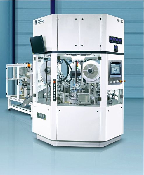 Auf der Fakuma tritt Teamtechnik Maschinen und Anlagen mit ihrem schnellsten Montagesystem an: Die RTS montiert bis zu 500 Kunststoffbaugruppen pro Minute. Auf einer Fläche von knapp zwei Quadratmetern bei der kleinsten Ausführung erreicht das System 120 Takte pro Minute. Weltweit werden Kunststoffprodukte wie Stecker, Ventile, Inhalatoren, Infusionssets oder Dosiersysteme auf dem RTS-Montagesystem produziert. (Teamtechnik)