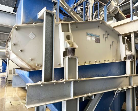 Weitere Aufbereitungsmaschinen von Binder+Co – darunter Siebmaschinen und Förderanlagen – unterstützen bei BRT den Weg vom Bauabfall zum Recyclingbaustoff: von der Materialtrennung bis zur Herstellung hochwertiger mineralischer Fraktionen. (Bild:  © Binder+Co)