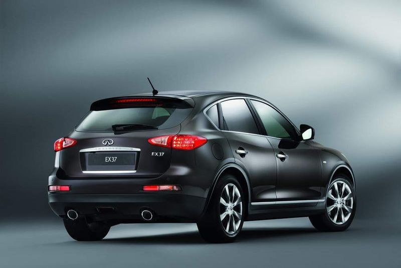 Noch ein Crossover, diesmal allerdings mit Coupé-Eigenschaften, ist der EX37. (Archiv: Vogel Business Media)