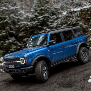 Im Grunde genommen ist der Ford Bronco der einzige würdige Widersacher für den Jeep Wrangler.(Bild:  Ford)