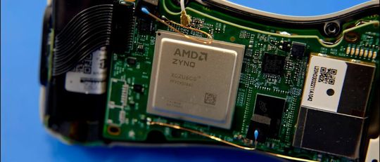Rechenpower am Point of Care: Ein Blick ins Innere eines tragbaren Ultraschallgeräts zeigt, wie adaptive SoCs der AMD-Zynq-Familie die komplexe Signalverarbeitung für die Bildgebung direkt am Patienten übernehmen.(Bild:  AMD)