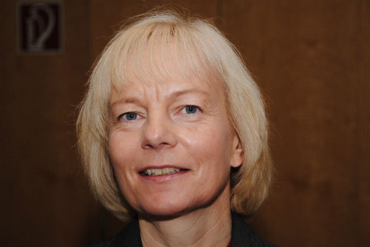 ZDK-Geschäftsführerin Antje Woltermann sprach über die Auswirkungen der Schirm-GVO auf die Verträge von Herstellern und Händlern. (Foto: Baeuchle)