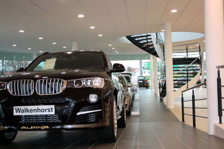 Für bessere Sicht auf die Autos soll künftig die neue LED-Beleuchtung im Schauraum sorgen. (Foto: Walkenhorst Gruppe)