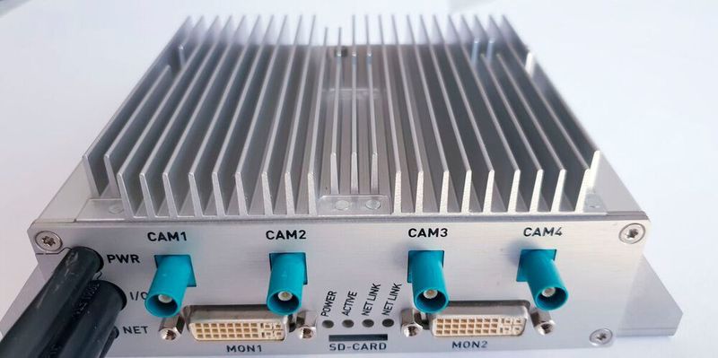 Mit ABE-Zulassung: Der „Traffic Interface Controller“, kurz TIC, arbeitet mit einem FPGA, in den der Generic Neuro Chip (GNC) synthetisiert wurde. Damit lassen sich beliebige Neuronale Netze beschleunigen. (AVI Systems)