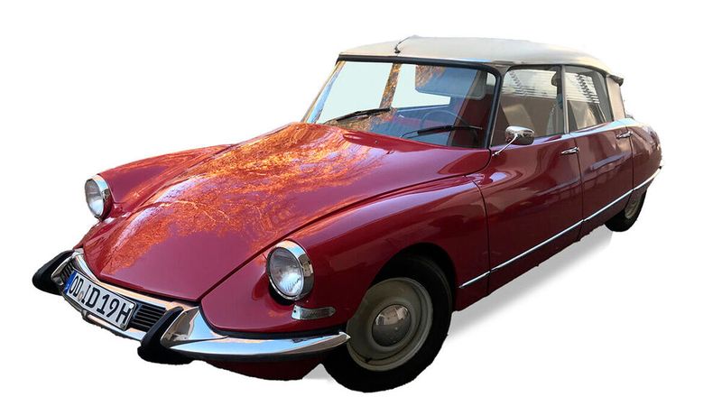 4. Preis: Der ID19 ist – platt gesagt – eine abgespeckte Version der DS. Dabei ist die ID eigentlich eine der spektakulärsten Fahrzeuge von Citroen. Die Technik unter dem Blech stammt noch vom „Traction Avant“, und auch die Hydropneumatik hatte Citroën schon länger im Programm. Die Faszination der ID 19 liegt aber in der Kombination von Technik und Optik. Ein derart aufregendes Design, gepaart mit absolutem Fahrkomfort gab es bis dahin in dieser Form noch nicht. Das Fahrwerk federt so weich, dass es oft mit einem Wasserbett auf Rädern verglichen wird. Hinzu kommt die wohnzimmerähnliche Innenausstattung: Einmal in den Polstern niedergelassen, möchte man gar nicht mehr aussteigen. Dieses Modell stammt aus dem Jahre 1965 und ist mit dem 1,9-Liter Motor ausgestattet. Die 69 PS reichen aus, um die 4,81 Meter lange Sänfte auf bis zu 150 km/h zu beschleunigen. Gespendet von Kai Gladigau.  (Bild: Oldtimerspendenaktion)