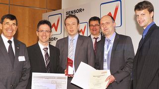 v.l. Wolfgang Wiedemann (AMA Verband), Christof Pruss (Uni. Stuttgart), Jens Siepmann (Mahr) , Prof. Andreas Schütze (Uni. Saarland), Dr. Markus Lotz (Mahr GmbH), Johannes Schindler (Uni Stuttgart) und  Holger Hage (Mahr) bei der Verleihung des AMA Innovationspreises 2014 anlässlich der Sensor+Test 2014 in Nürnberg. (AMA)