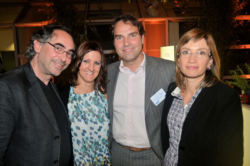 Natascha Schüssler (2.v. l.) und Ralitza Indjova (beide Schneider Electric) sowie Andreas Raum (l.) und Michael Frey (Freyraum Marketing) (Archiv: Vogel Business Media)