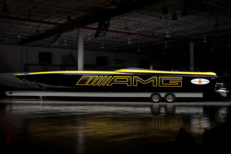 ... und auf dem Wasser. Auf der Miami International Boat Show präsentieren Mercedes-AMG und Cigarette Racing das Cigarette Racing 50 Marauder GT S Concept – ... (Foto: Daimler)