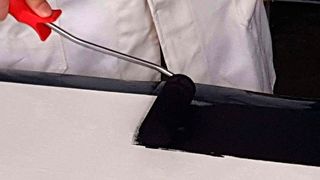 Das 1K-Coating Hie-Coat 840-C lasse sich ohne Vorbehandlung einseitig oder rundum auf die Keramikfaserplatten/-papiere auftragen. (Kager)