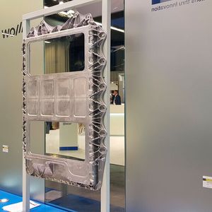 Rheinfelden Alloys demonstrierte seine Aluminium-Gusslegierungen. Aus Castasil-37 kann beispielsweise ein Batterierahmen gegossen werden.(Bild:  D.Quitter/VCG)