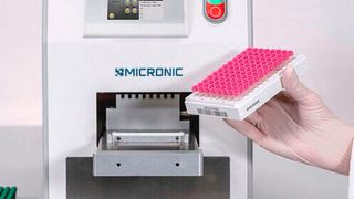 The Push Cap Decapper CP620 is not only compatible with Micronic tubes and TPE Septum Caps but also with tubes and caps of other brands.  (Source: Micronic)