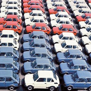 Einen hohen Verbreitungsgrad hatte der 126 auch auf dem jugoslawischen Markt, wo er „Peglica“ (serbokroatisch „kleines Bügeleisenchen“) genannt wurde. Es gab auch eine Cabriolet-Variante, die sogar mit einem Elektroantrieb geordert werden konnte.(Bild:  FAP Tychy © 2006)