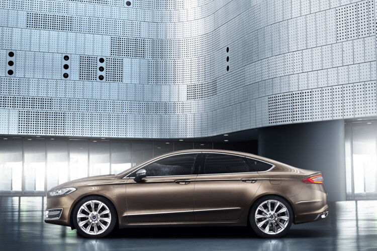 Der Kölner Hersteller schnürt für die künftige Top-Ausstattung zudem ein ganzes Servicepaket, das sich an exklusiven Vielfliegerprogrammen orientiert – spezielle Bank- und Kreditkarten-Dienstleistungen, Concierge-Service und Zusatzangebote von Partnermarken wie Restaurant- und Hotelketten gehören dazu. (Foto: Ford)