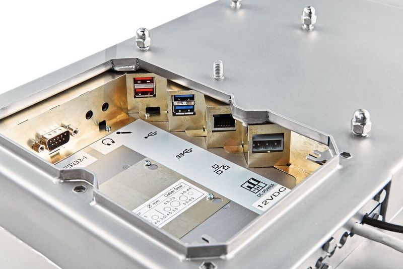 USB, Bluetooth, WLAN und andere gängige Schnittstellen gewährleisten bereits ab Werk eine schnelle und reibungslose Integration der IPCs in vorhandene MES-, ERP und IT-Umgebungen. (Bild: Prologistik)