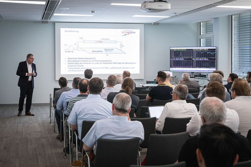 Steckverbinderkongress 2023 Tag 2: Kongress mit Trendthemen von PCF über DC-Steckverbinder, Hybridsteckverbinder, Qualifizierung, Single Pair Ethernet, Hands-on Workshops bis zu 3D-Druck und Konfektionierung. (Bild: Stefan Bausewein)