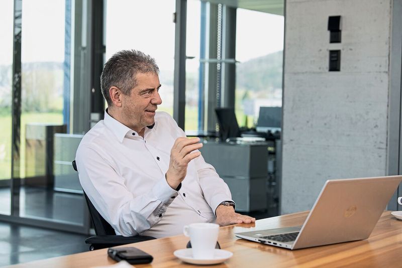 «Unser Stahlportal hat sich schnell am Markt etabliert, wird tagtäglich intensiv genutzt und bietet den Kunden echten Mehrwert. Mit dem Stahlportal sind wir nominiert für den Digital Commerce Award 2022.» P. Breitenmoser, CEO, Schmobi AG (Bild: Thomas Entzeroth)