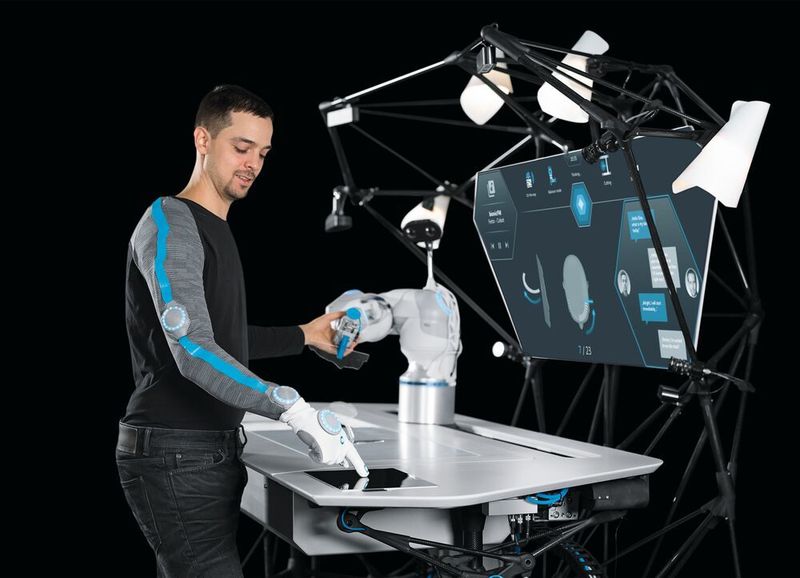 Künstliche Intelligenz und Machine Learning machen den Bionic Workplace zu einem lernenden und antizipativen System. (Festo)