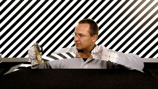 Das Glas Schott LAS80 in Dünnglasqualität mit einer Dicke von bis zu 0,5 Millimetern als Minimalmaß.  (Bild: Schott)