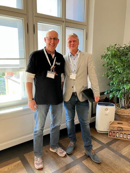 Yogi Schneider (l., 21unity) und Markus Windecker (Nextcloud) präsentierten 21unity Cloud. (Bild: 21unity)