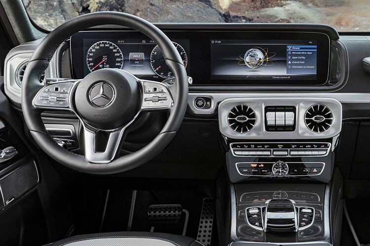 Wer will, kann für die G-Klasse zwar weiterhin ein Kombiinstrument mit klassischen Rundanzeigen bekommen, die meisten Käufer werden sich aber wahrscheinlich für das 12,3 Zoll große Display entscheiden. (Mercedes-Benz)