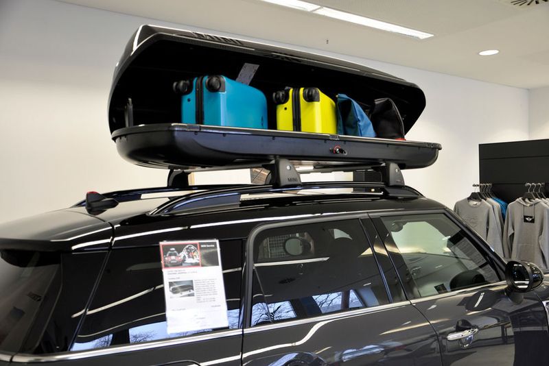 Kaufen kann man im Pop-up-Store neben Lifestyle-Artikeln auch Zubehör, aber keine Autos. Probefahrten sind dennoch möglich. (Wehner / »kfz-betrieb«)